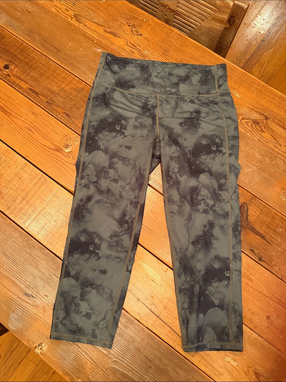 Athleta Black Tie-Dye Cropped Leggings